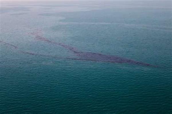 آلودگی های نفتی کشتی مارک در بندر چابهار پاکسازی شد