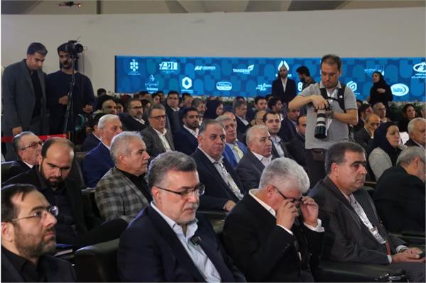 نمایشگاه ایرانفارما روز اول