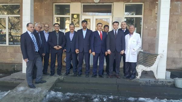 دکتر دیناروند و هیات همراه با وزیر بهداشت کشور از ارمنستان دیدار کردند